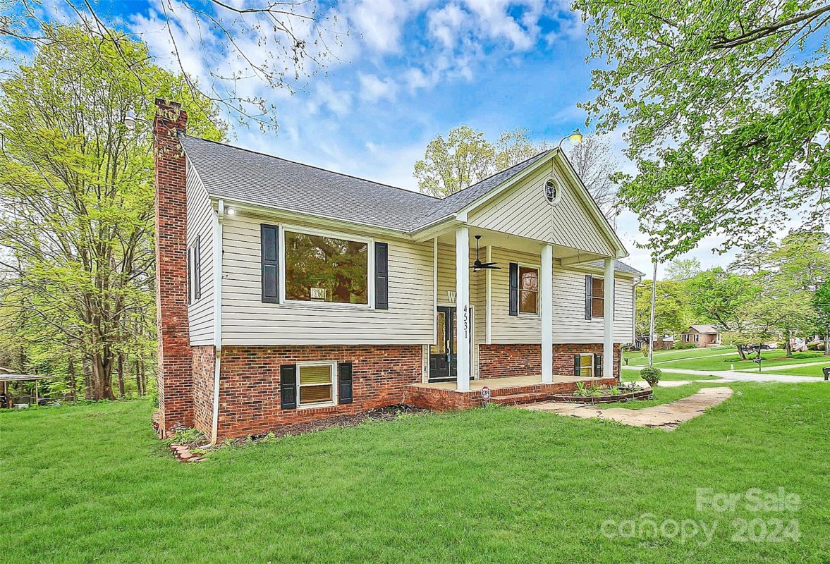 4531 Oakwood Circle