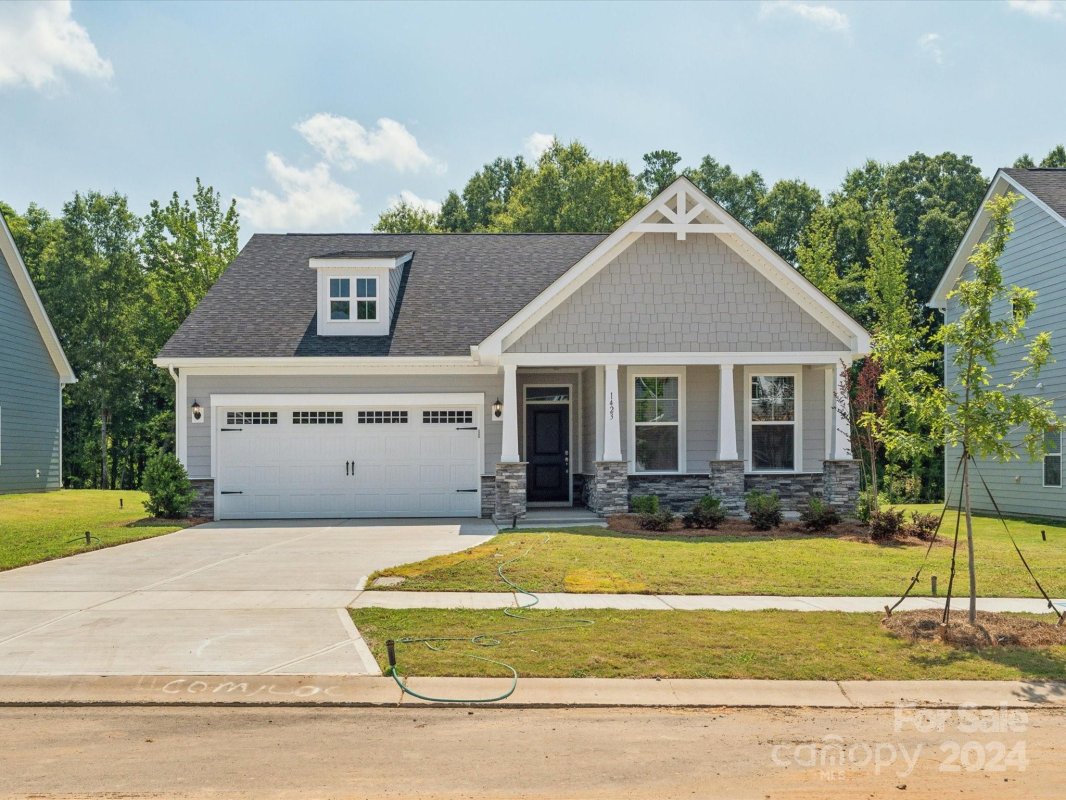 1423 Black Walnut Street 41