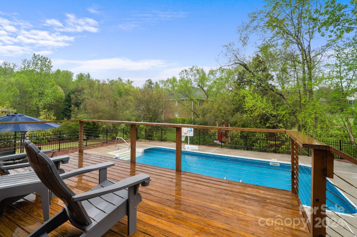 5205 Featherstone Court