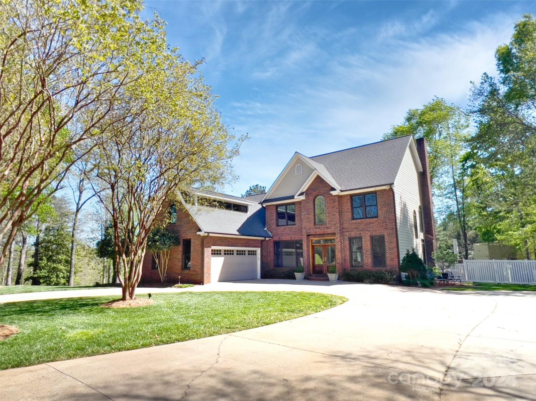 484 Chisholm Trail
