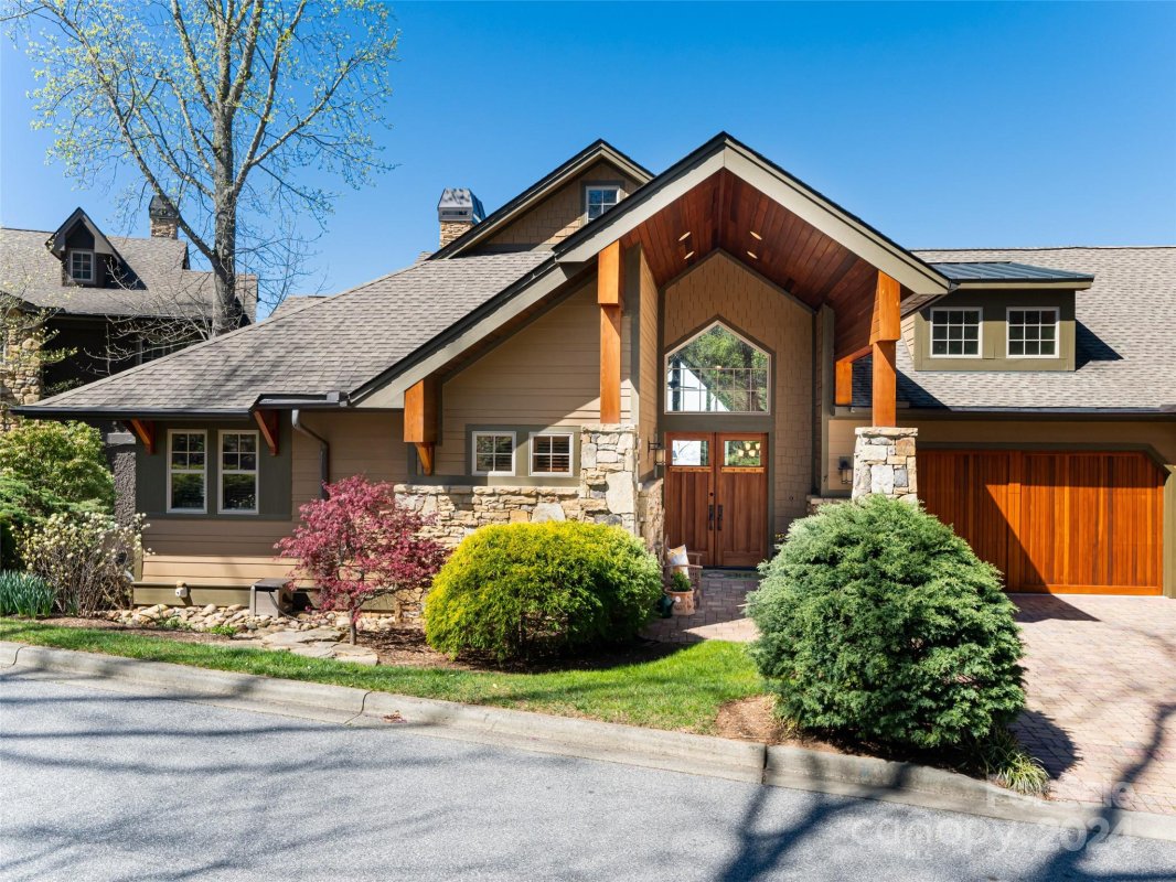 7 Point Bluff Drive