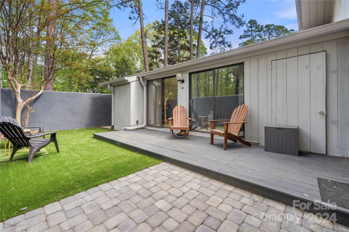 4 Five Oaks Lane