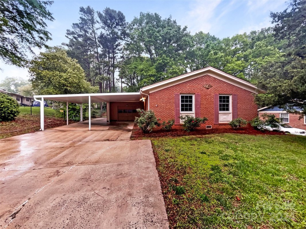 6918 Glenmoor Drive