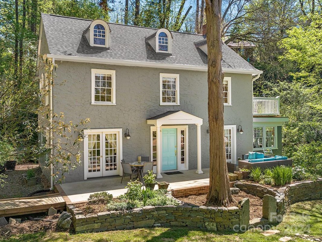 16 Cherokee Road