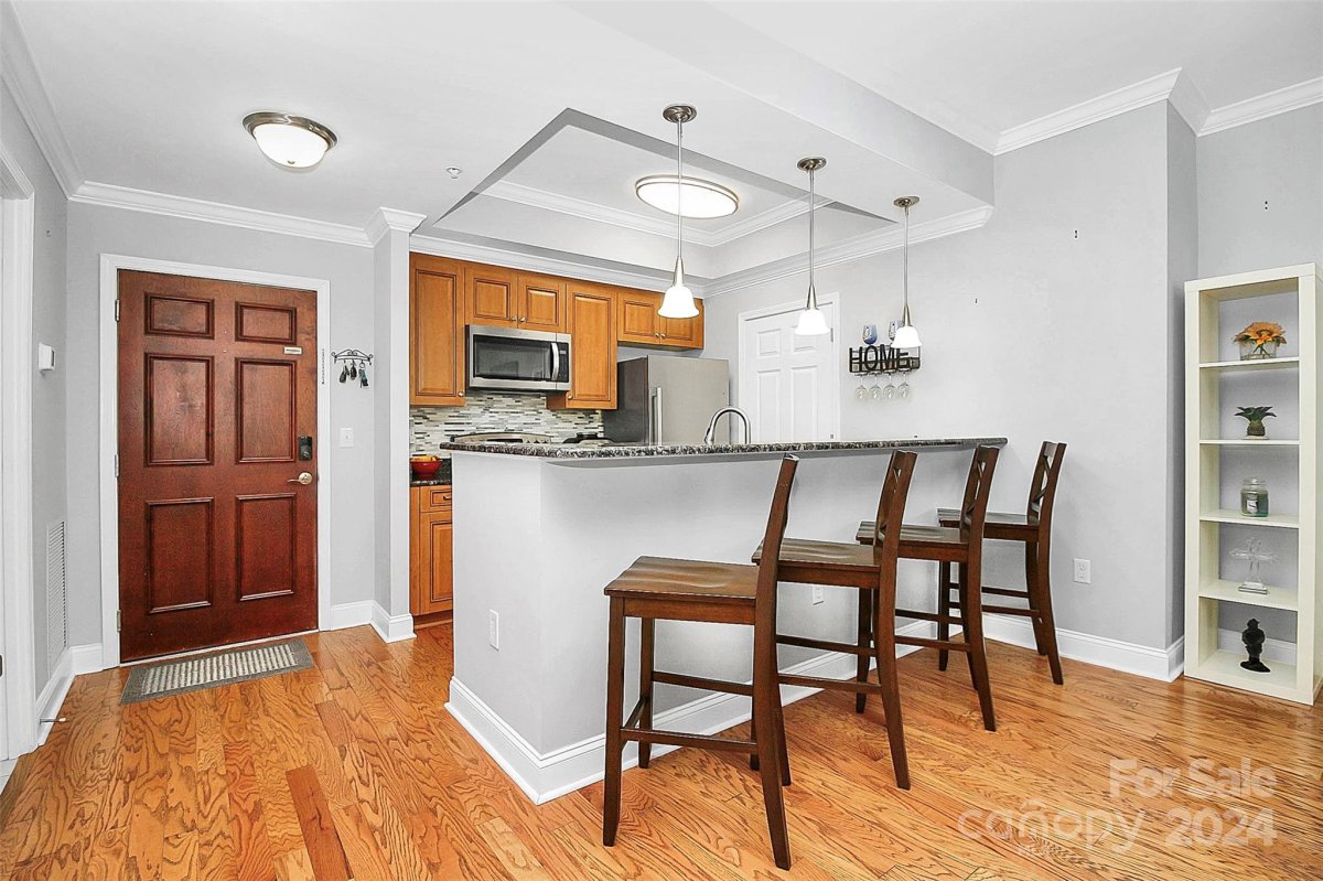 300 W 5th Street 315