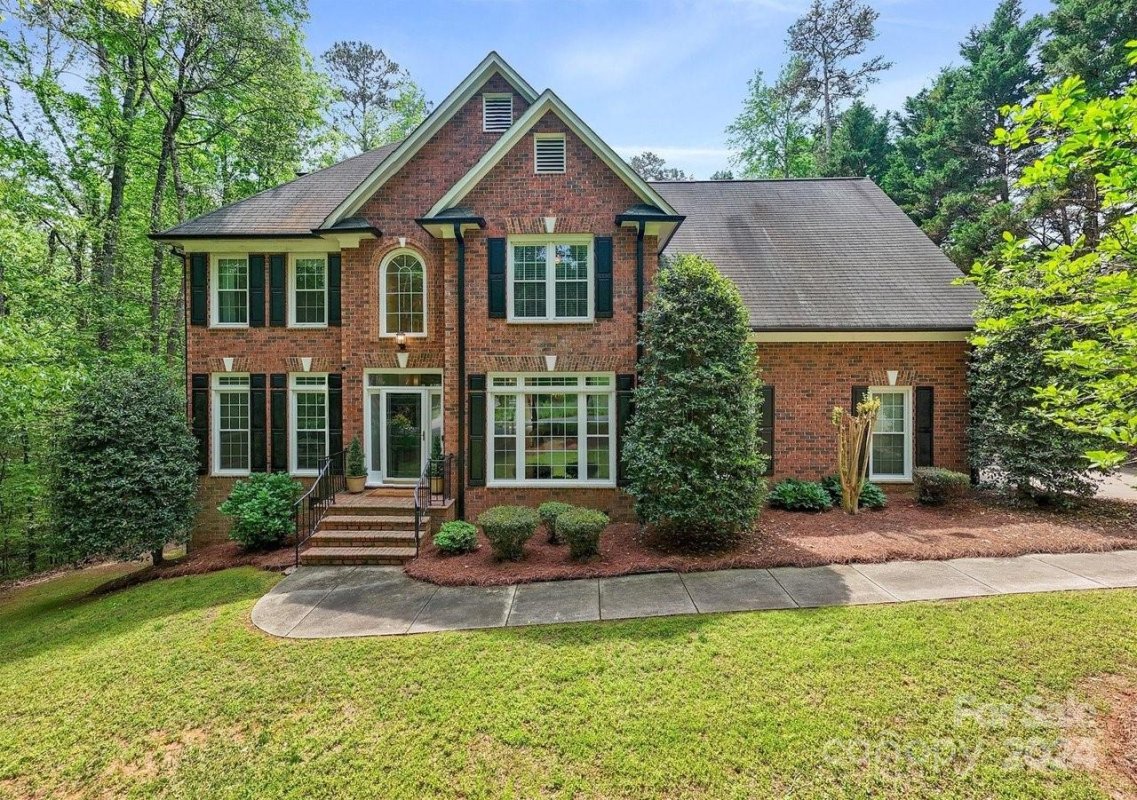 920 Waterview Lane