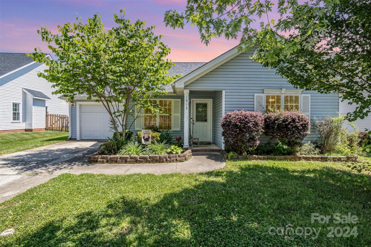 1913 Conifer Circle
