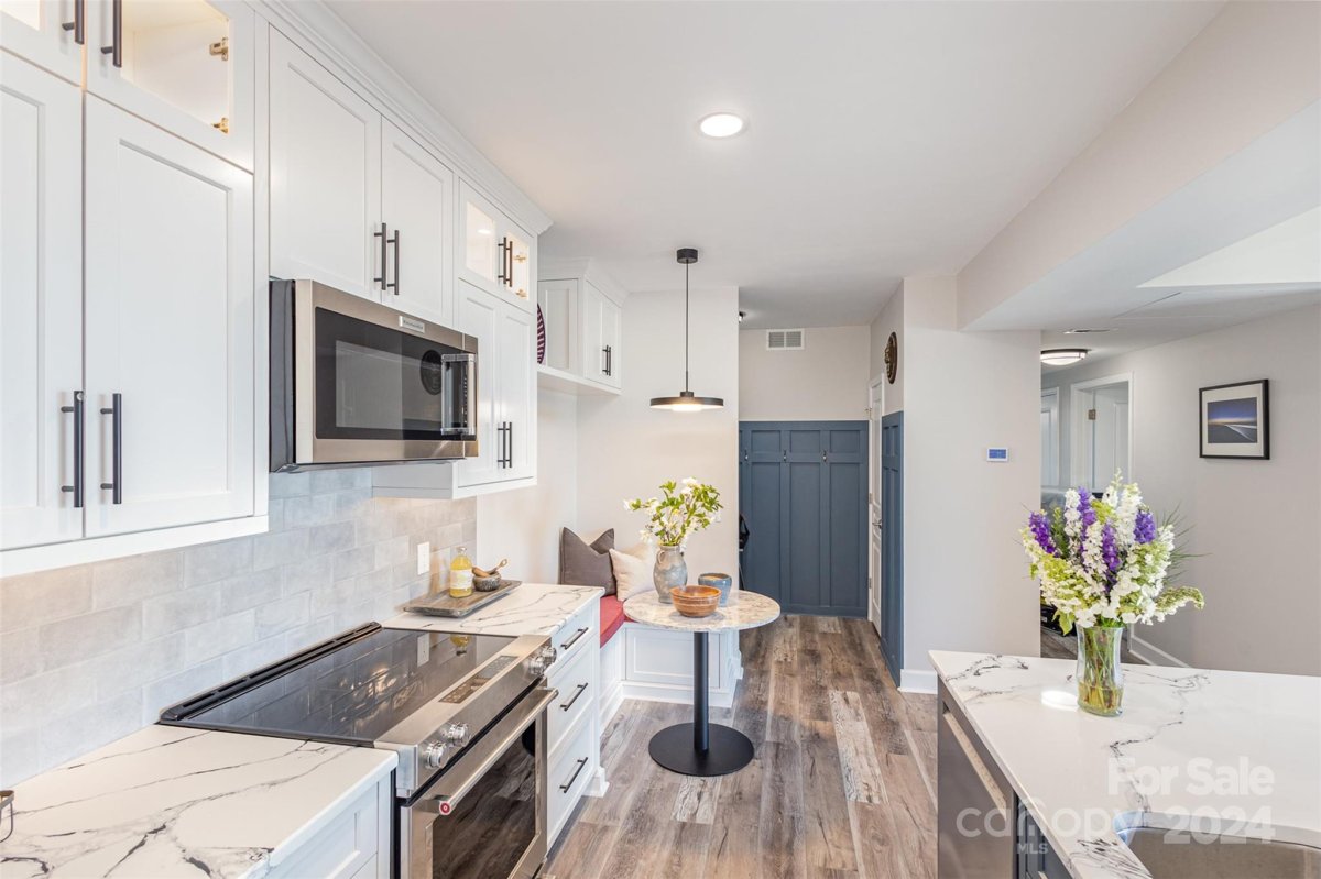 1315 East Boulevard 817