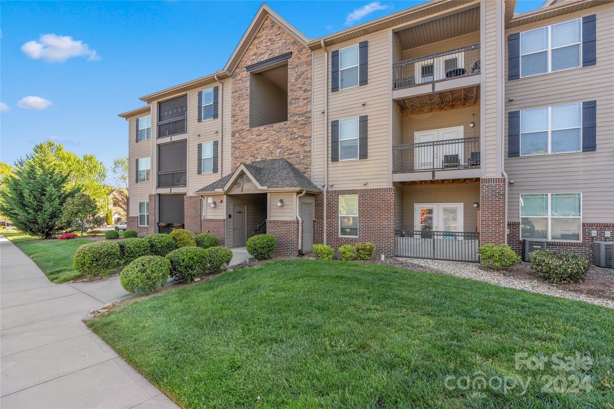 142 Brickton Village Circle 202