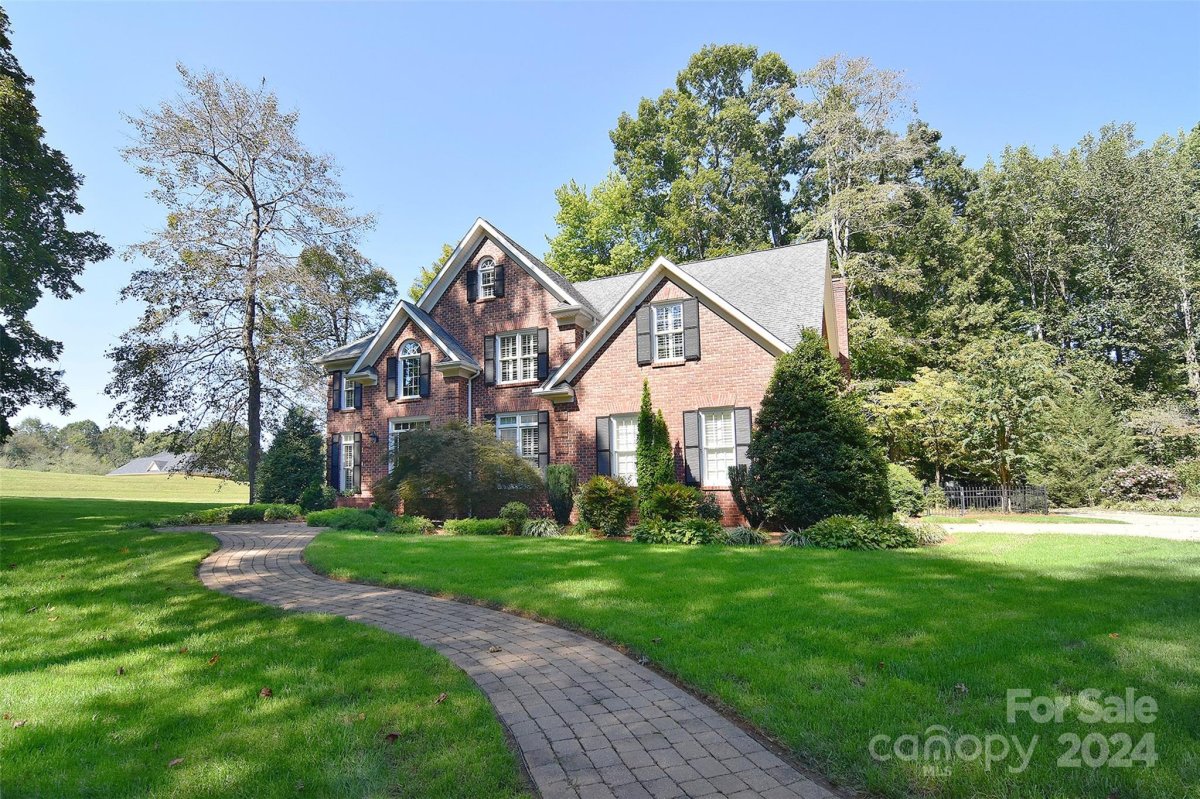 214 Forest Glen Drive