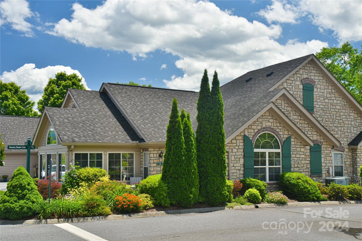 1 Valley Trace Lane