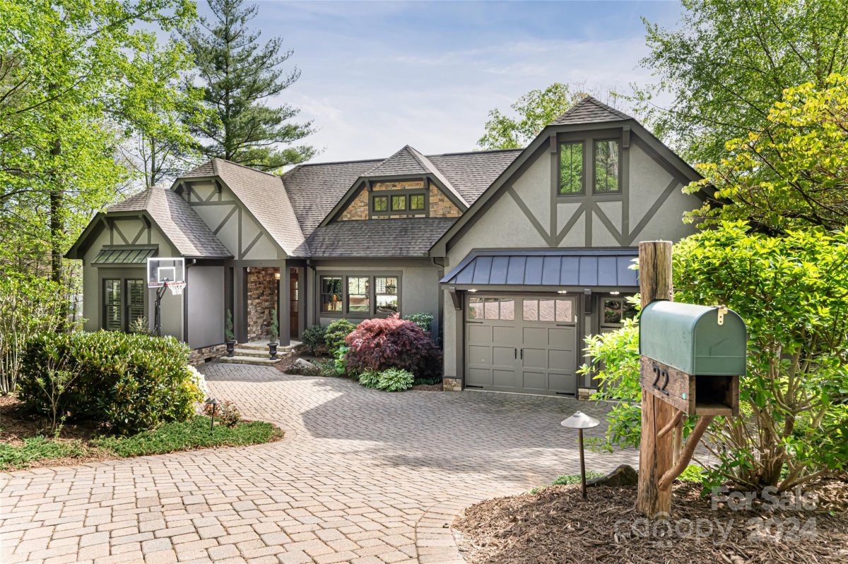 22 Red Tail Court