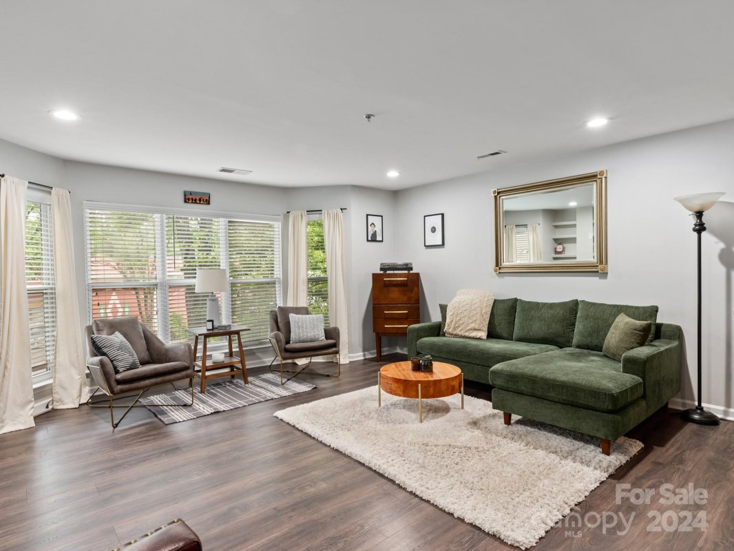 529 Graham Street 2C