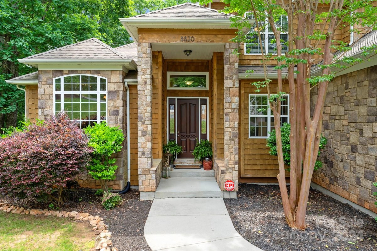 8820 Crosstimbers Drive