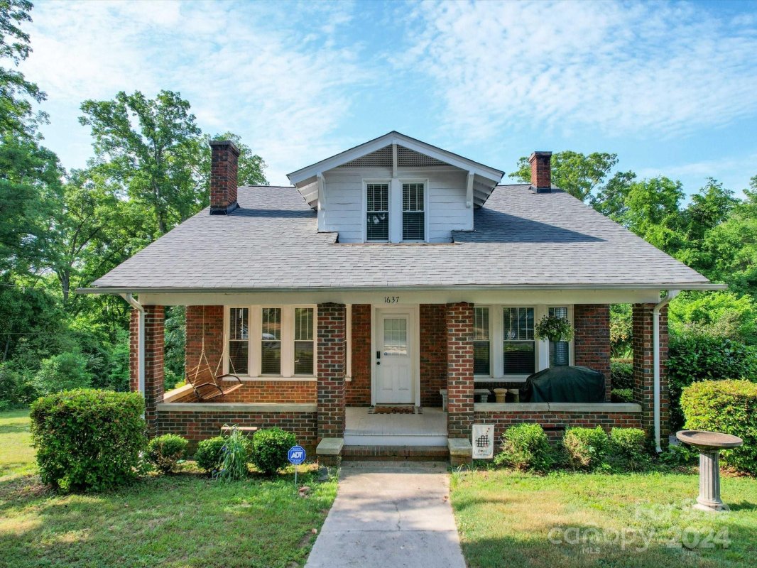 1637 Maple Avenue