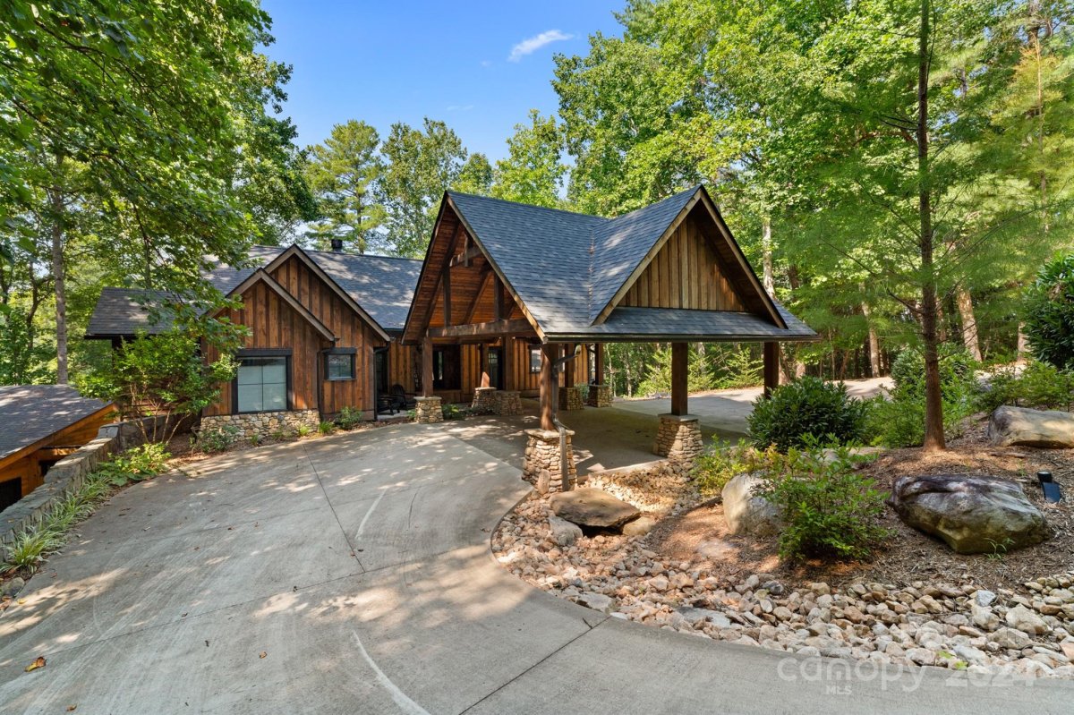 1610 Lillians Point Court
