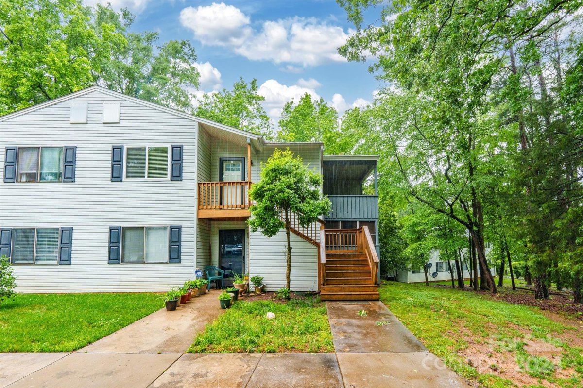 1667 Hunters Trail