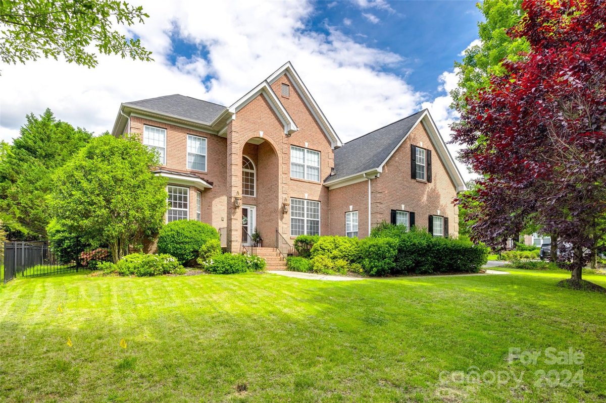 2004 Emerald Pines Drive