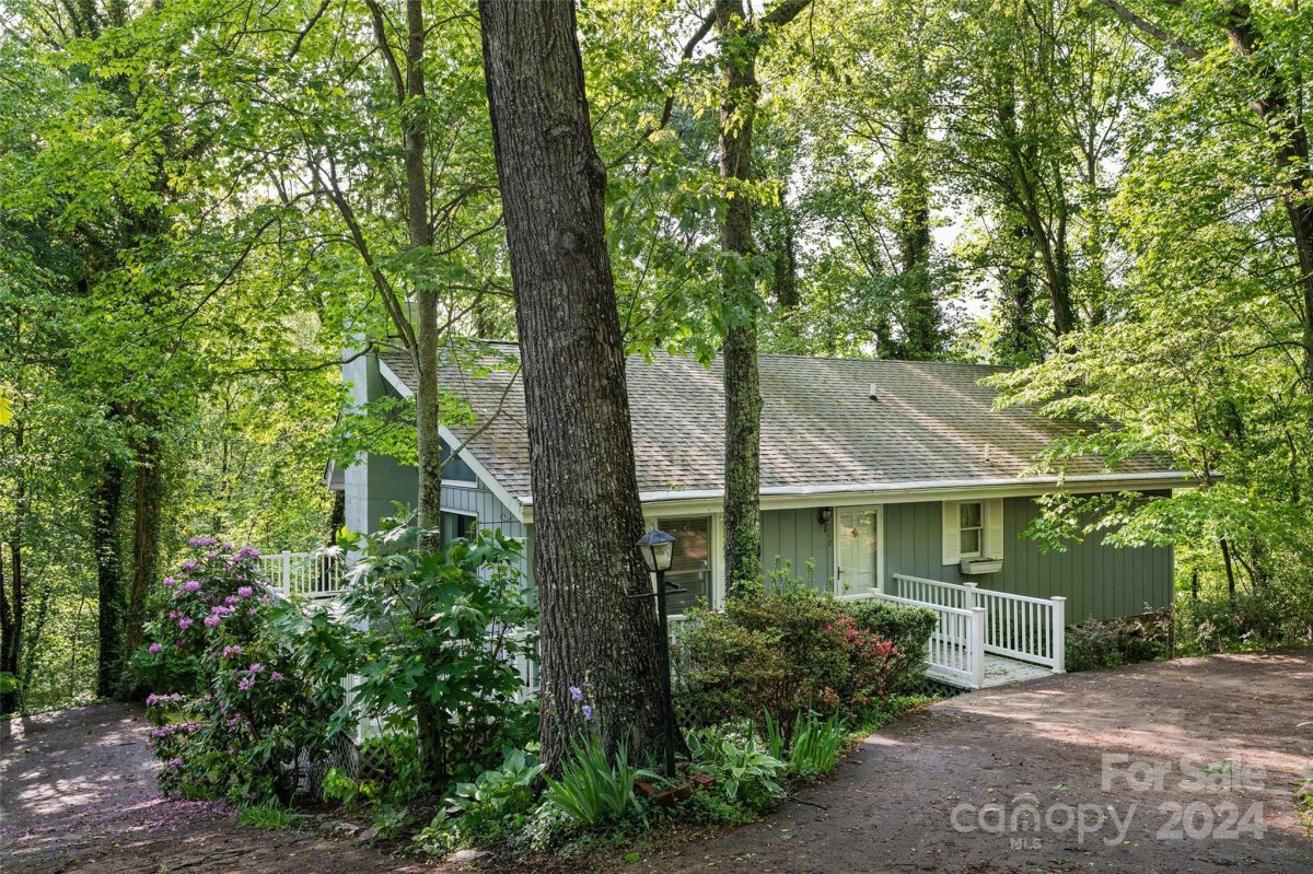 212 Crescent Drive