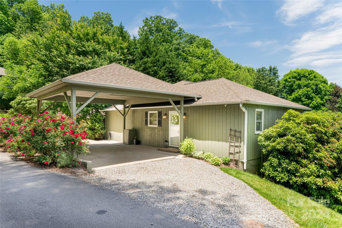 33 Winghaven Heights
