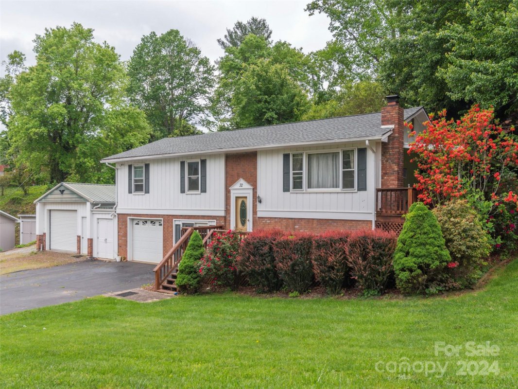 32 Fairway Hills Drive