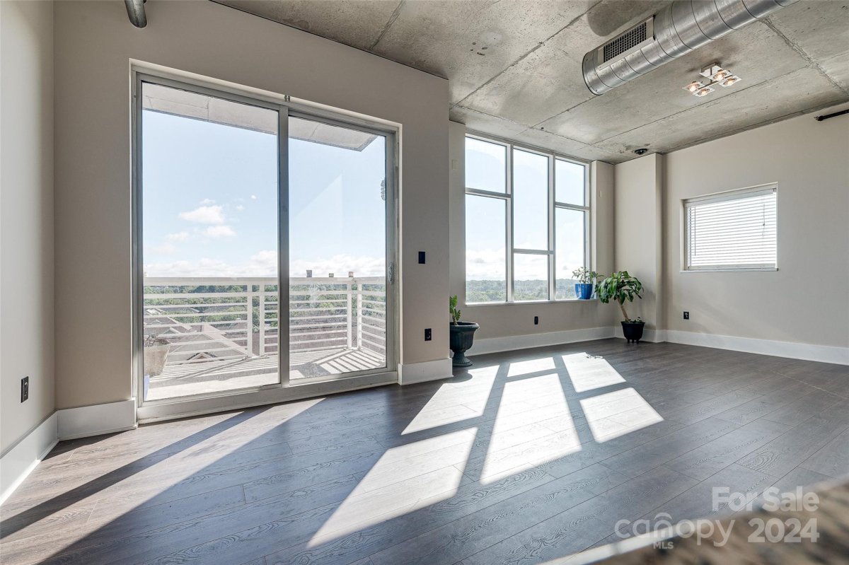 505 E 6th Street 811