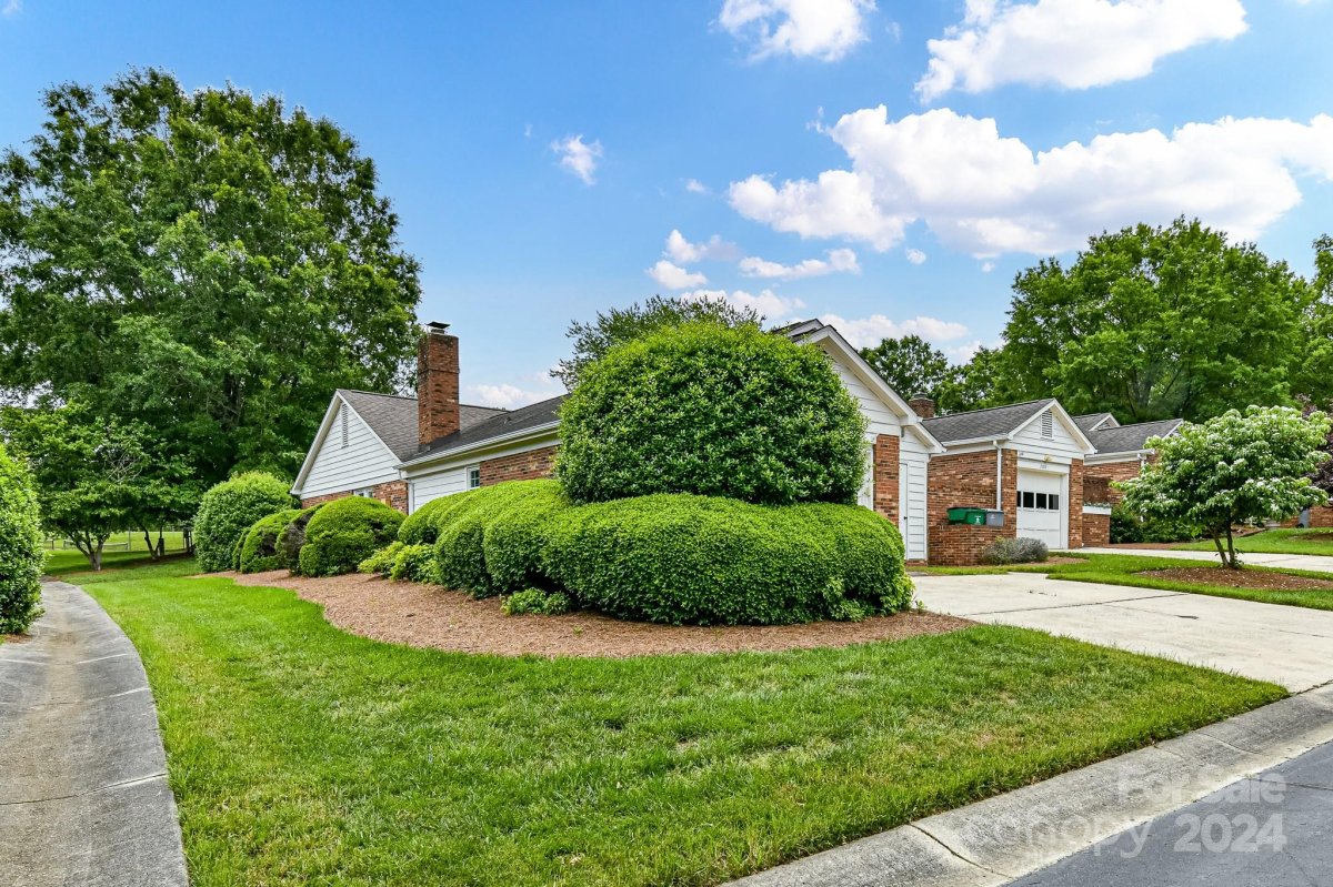 2501 Quail Lake Drive
