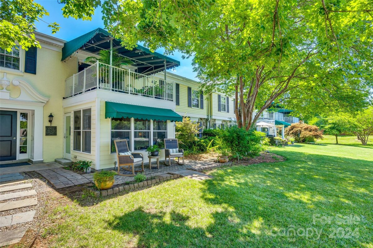 8338 Meadow Lakes Drive