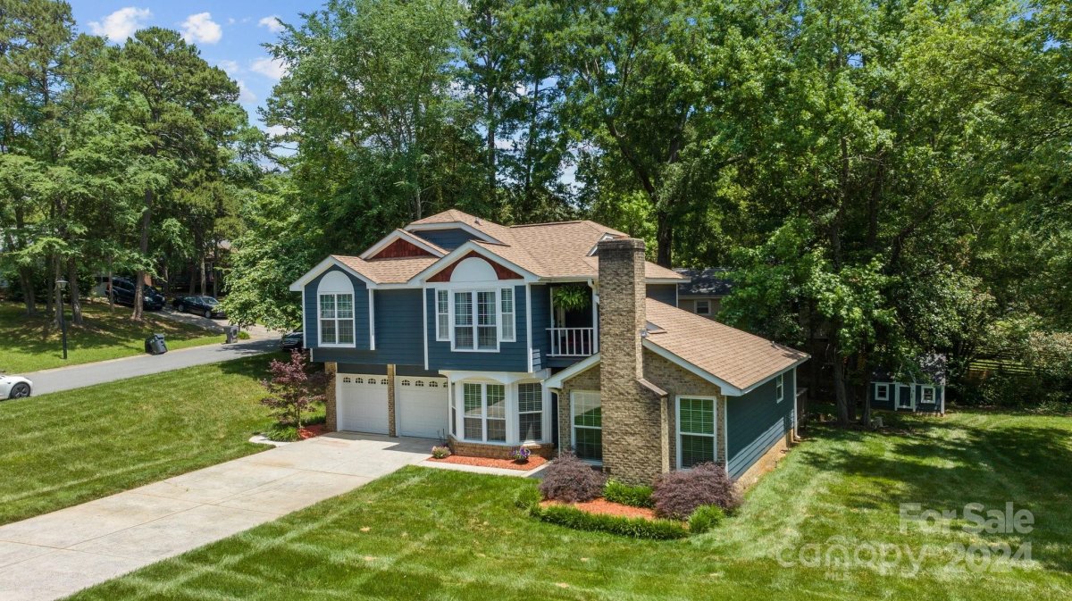 4516 Bathurst Drive