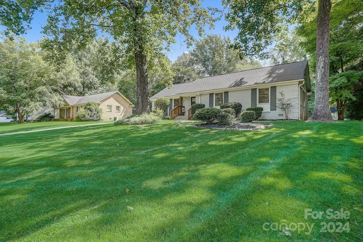 5822 Mullis Road