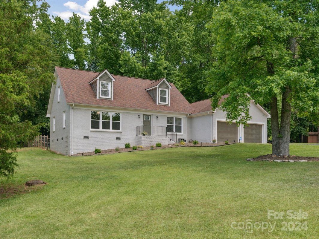 798 Pinehaven Circle