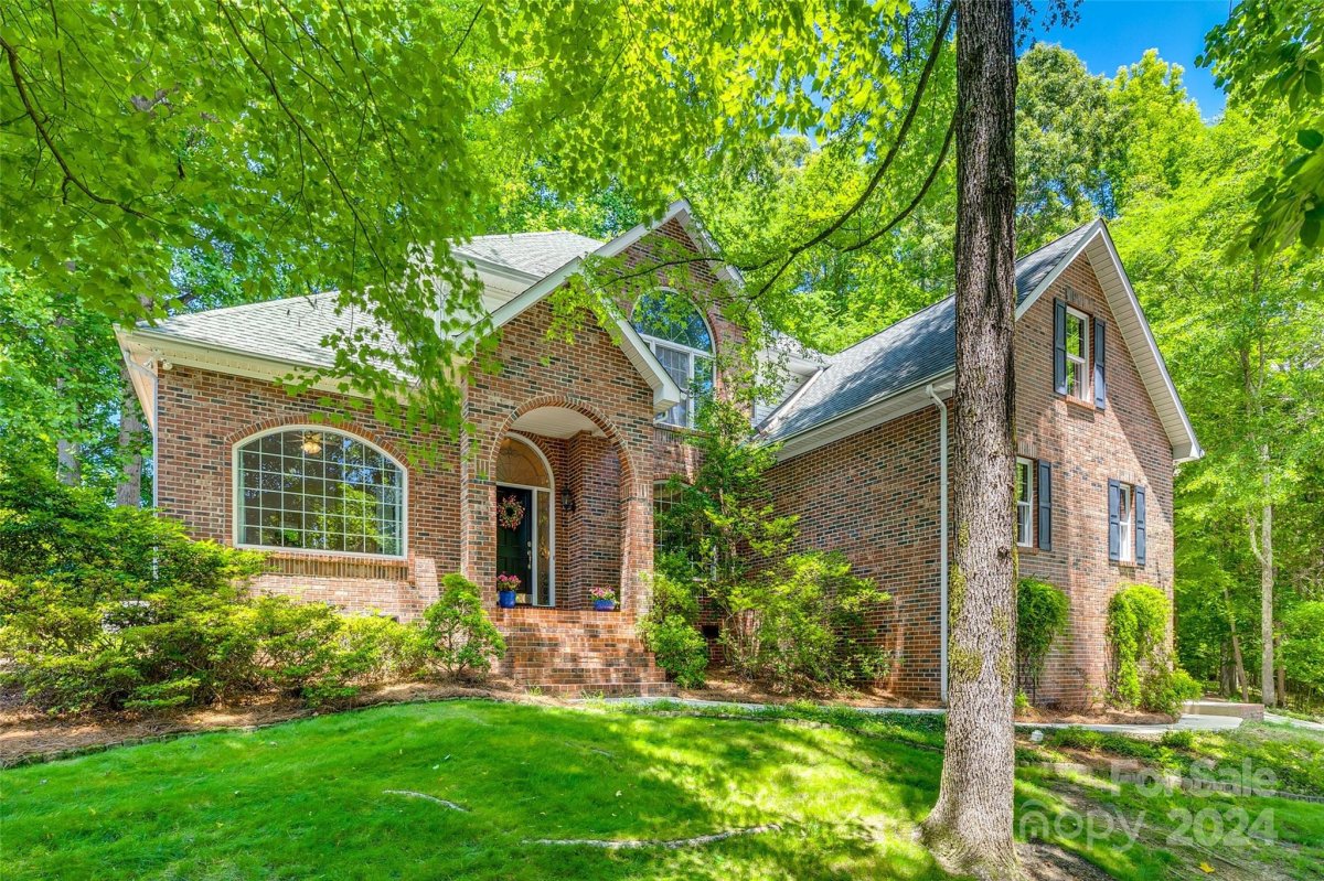 215 Ballard Court