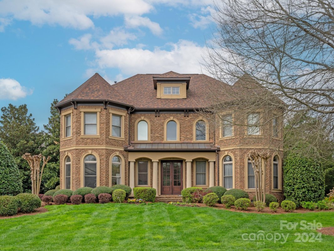 208 Glenmoor Drive