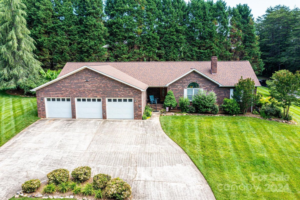 3625 Wandering Lane
