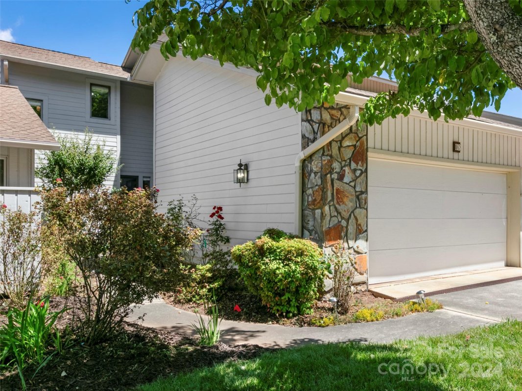 118 Deerlake Drive