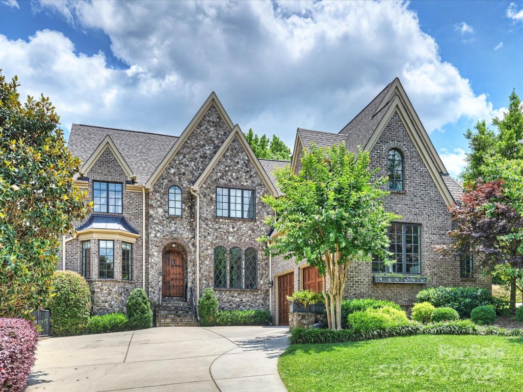 707 Sainte Rose Lane