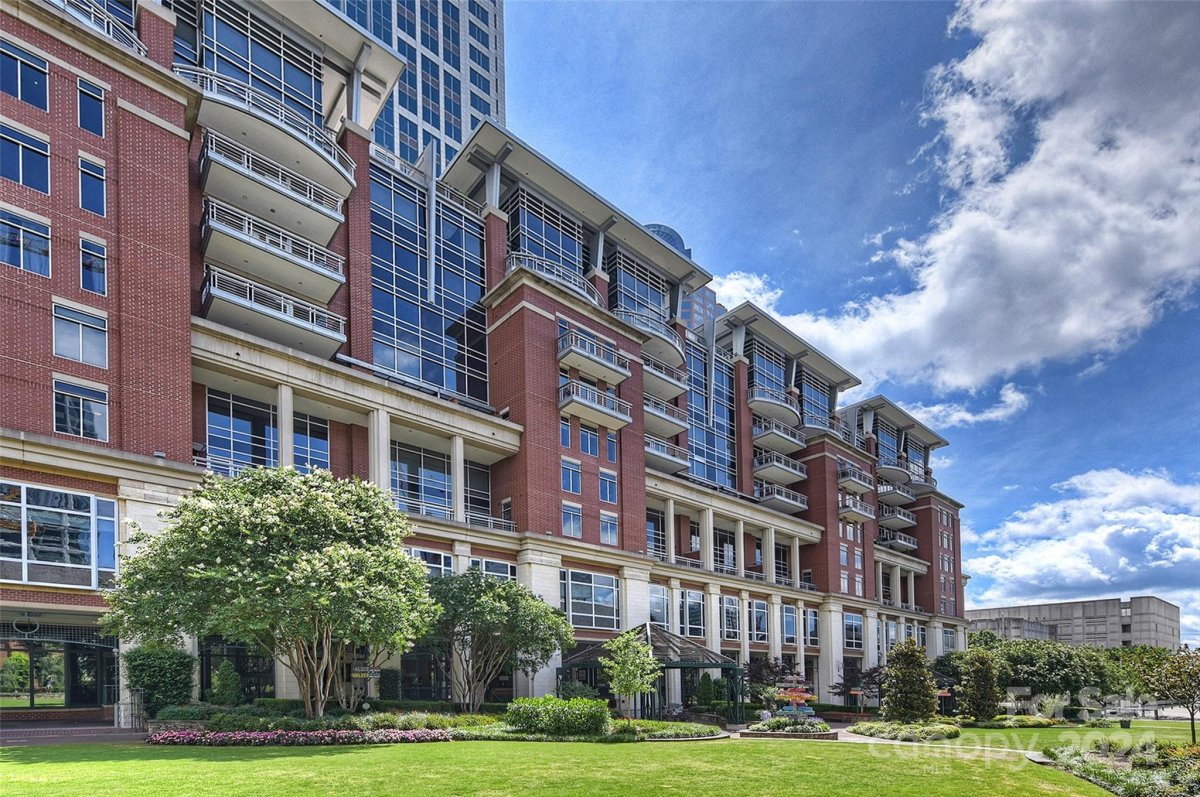 435 S Tryon Street 707