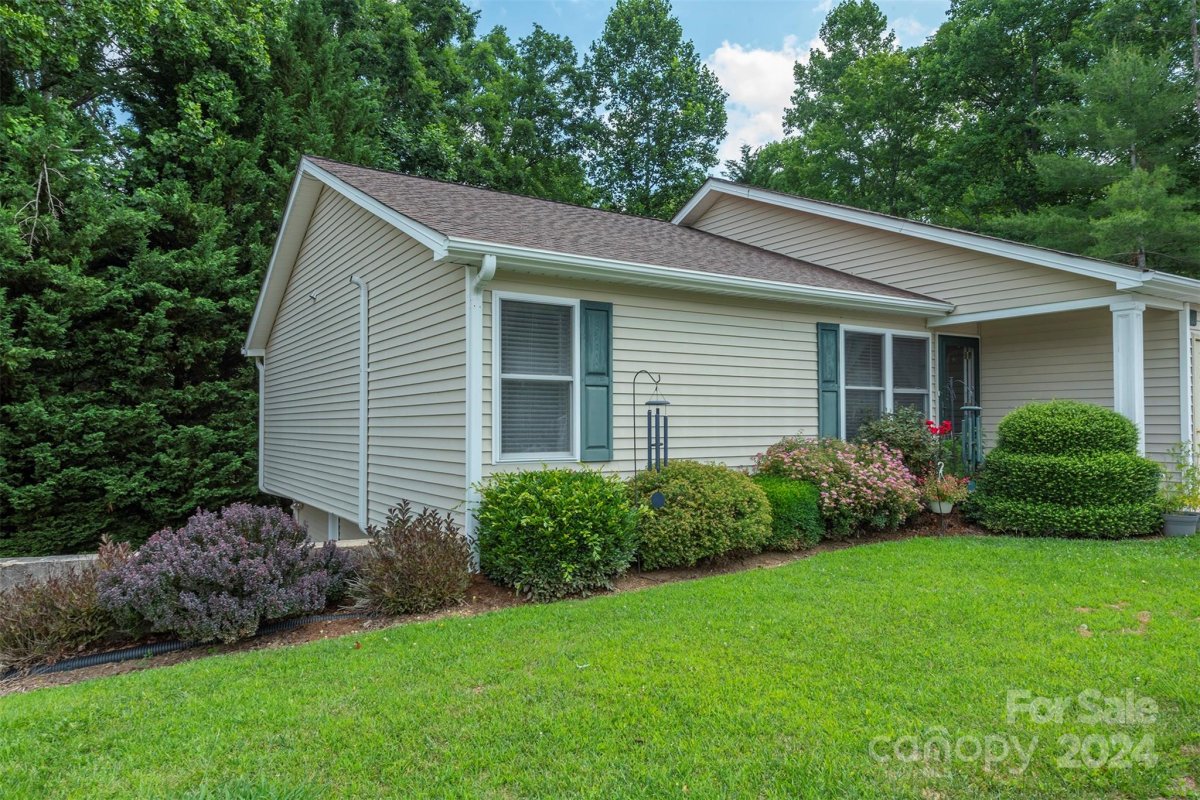 8 Krista Circle