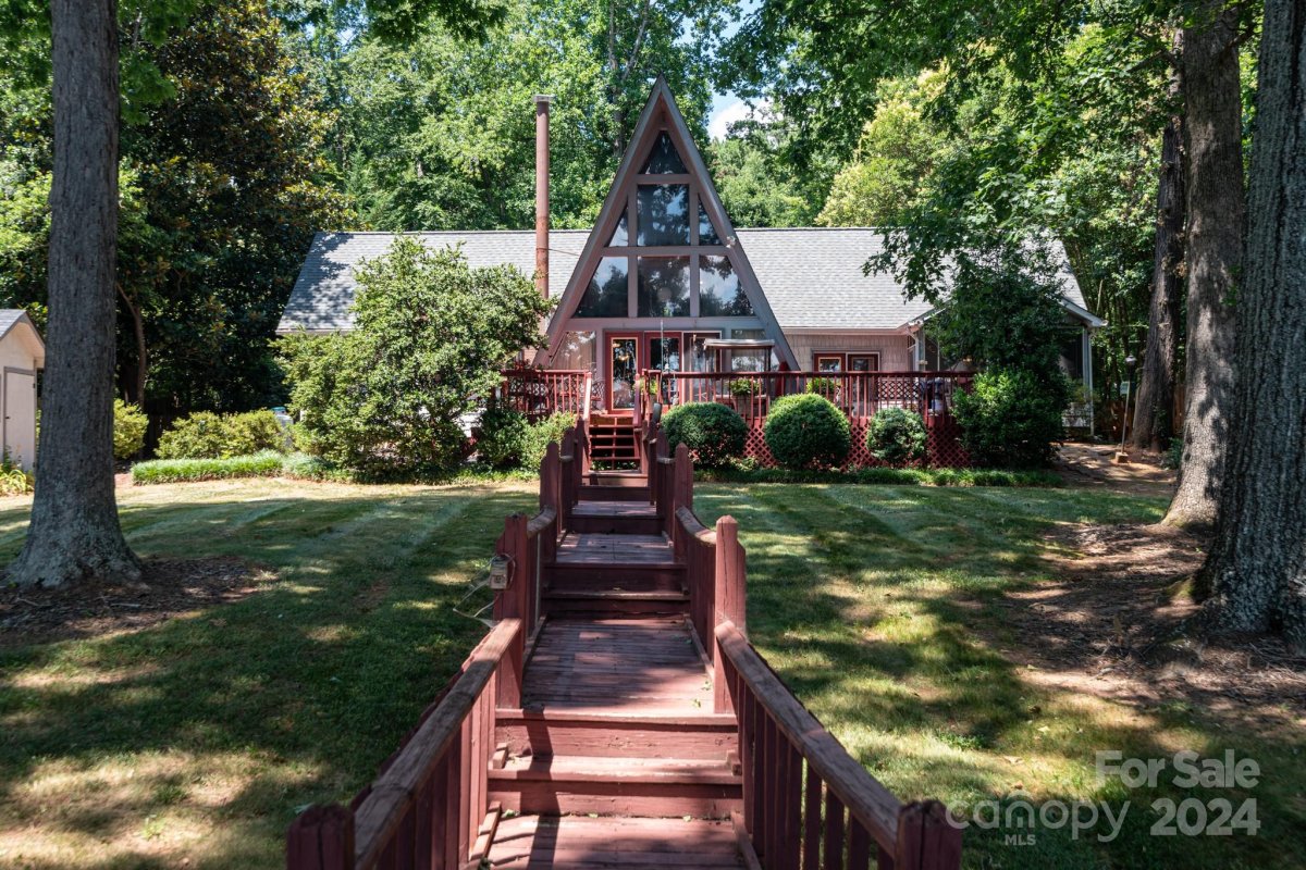 2726 Lake Shore Road