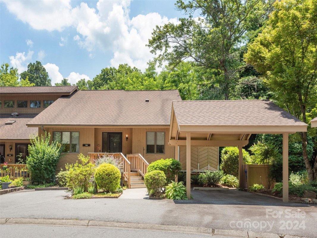 1106 Red Oak Drive