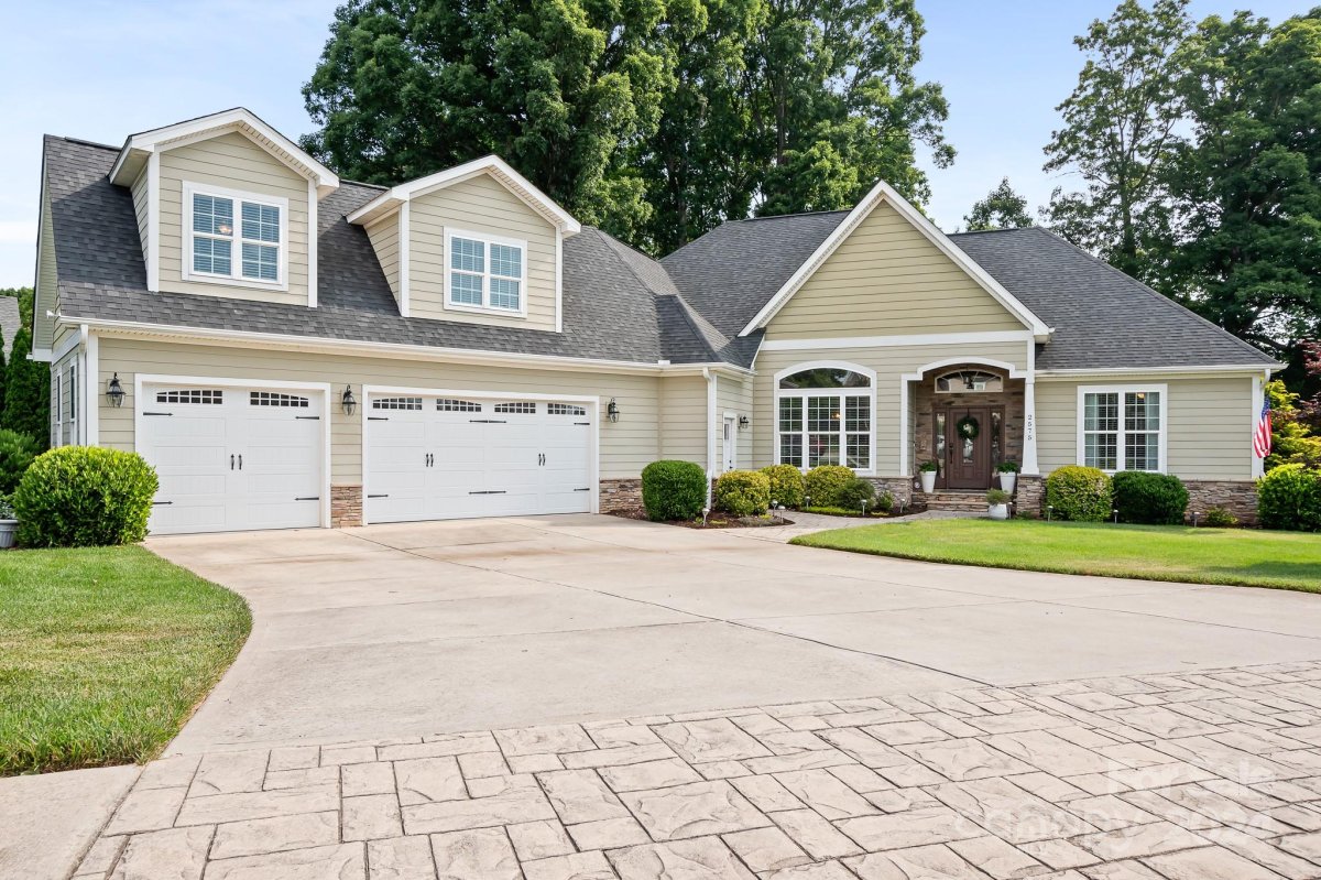 2575 Shanklin Lane