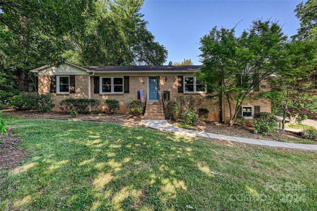 2977 Club Drive