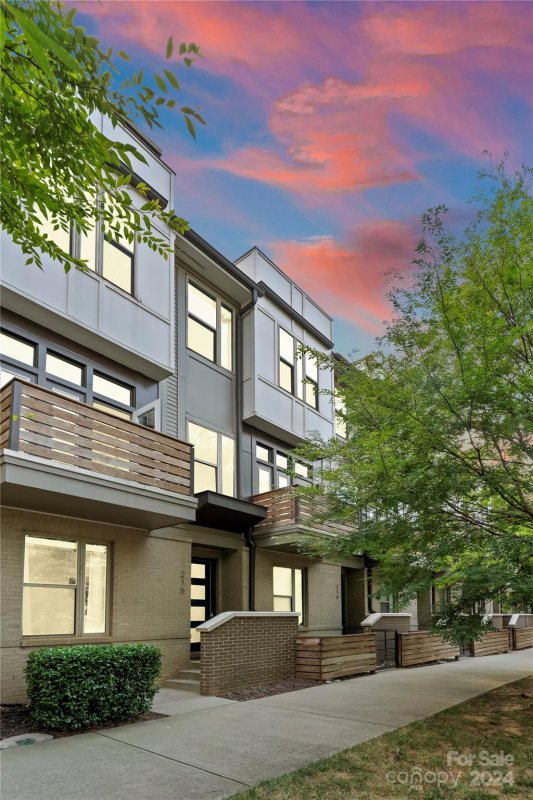 215 Doggett Street