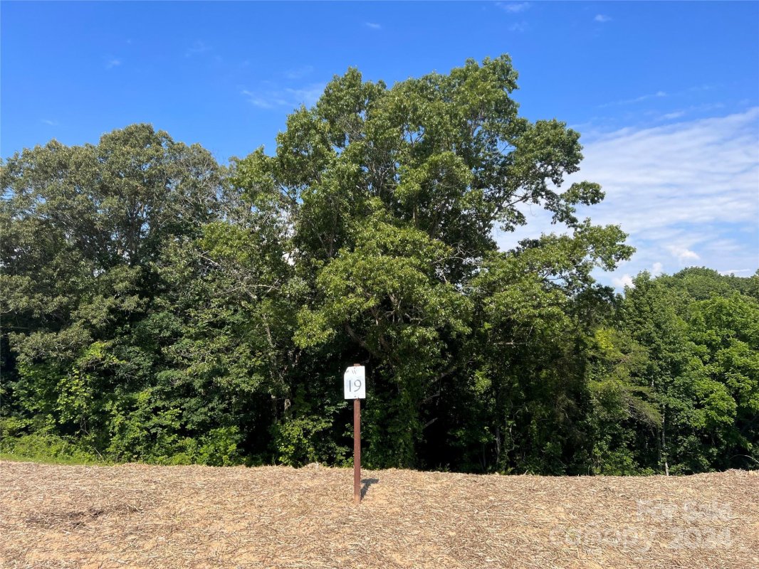 240 Westridge Farm Road 19