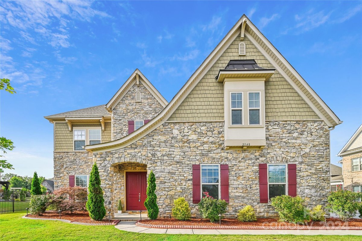 2548 Red Maple Lane