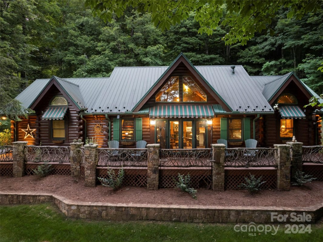 580 Flying Hawk Trail