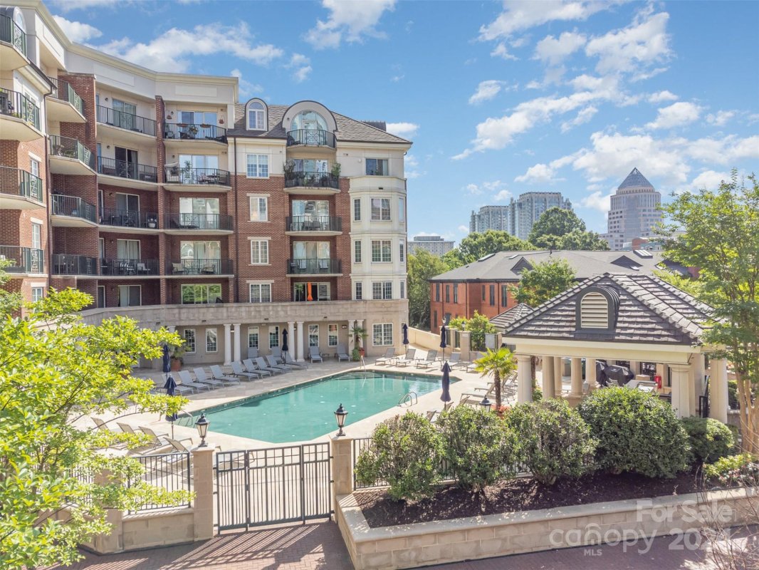 300 W 5th Street 137