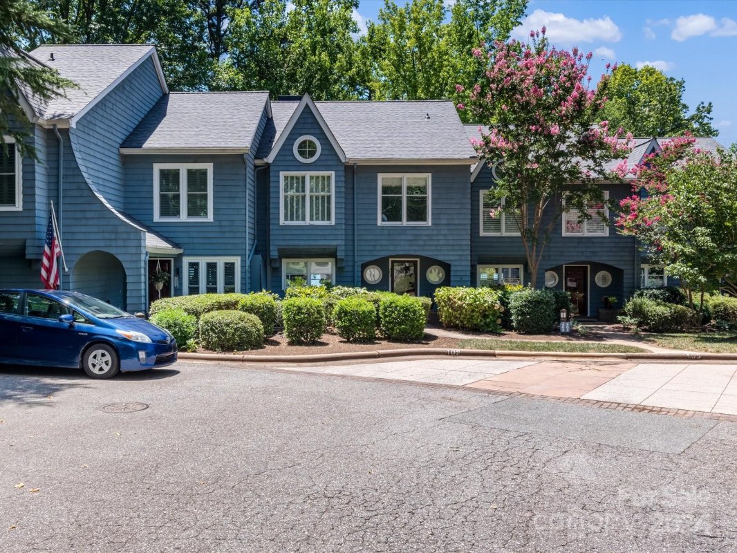 402 Northwest Drive