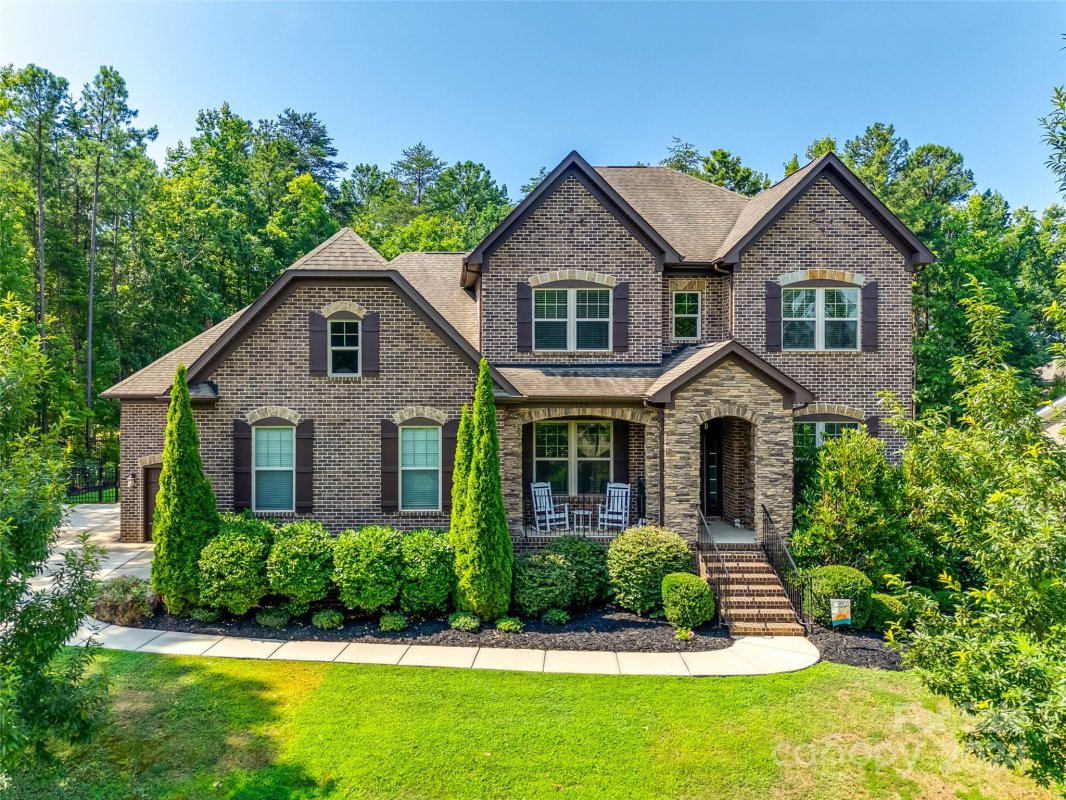 724 Fawns Glen Place