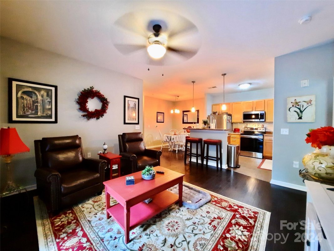 176 Brickton Village Circle 106
